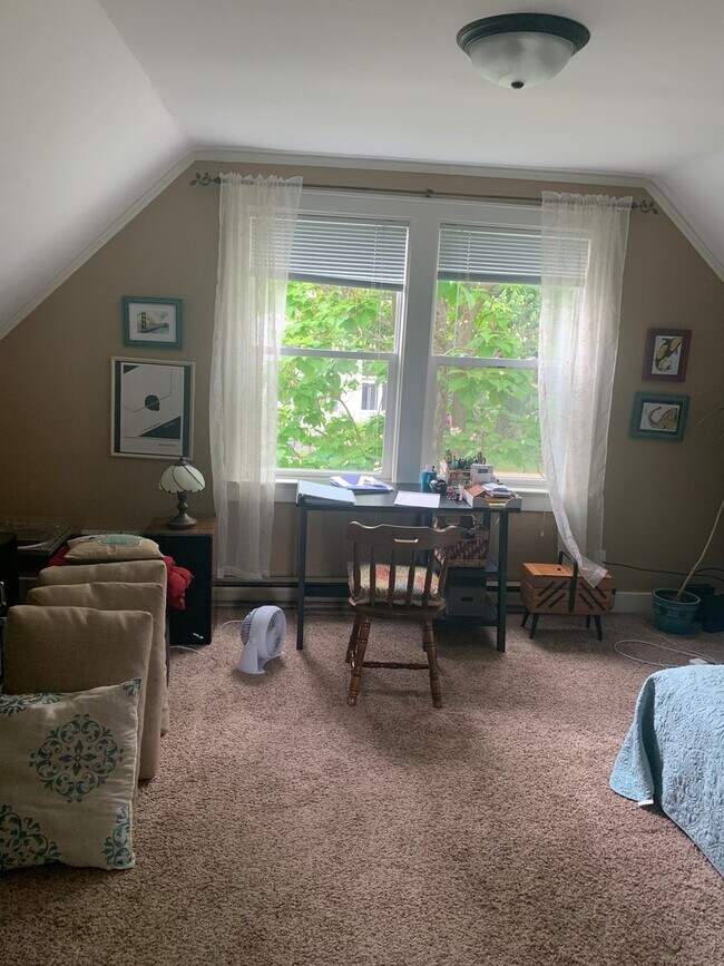 Building Photo - 5th Street