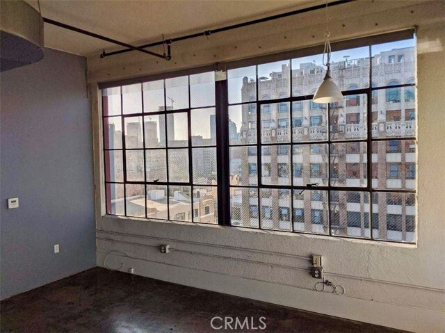 Building Photo - 315 E 8th St