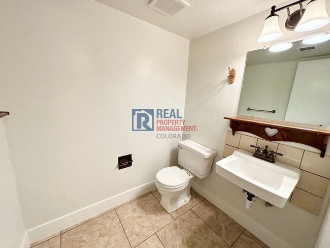 Building Photo - 7361 S Quince St