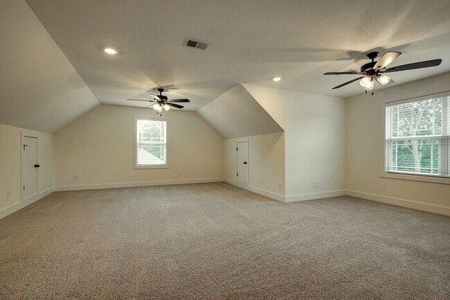 Building Photo - 420 Stonemeadow Rd