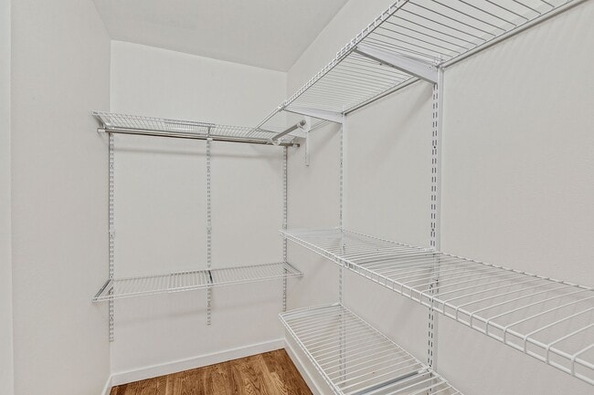 Building Photo - Newly Updated 2/2