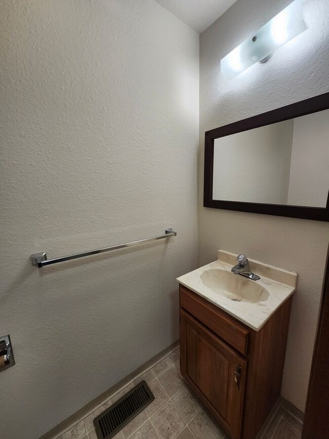 Building Photo - Spacious One Level 4 Bedroom, All New Kitchen Appliances, Landscaping Included!