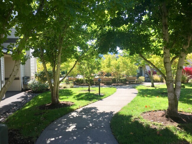 Building Photo - Gorgeous 2BD Condo in Desirable Progress Ridge Location!  High End Finishes, Great View!