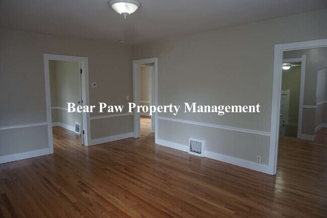 Building Photo - Cute Bungalow in Established Lakewood Neighborhood!