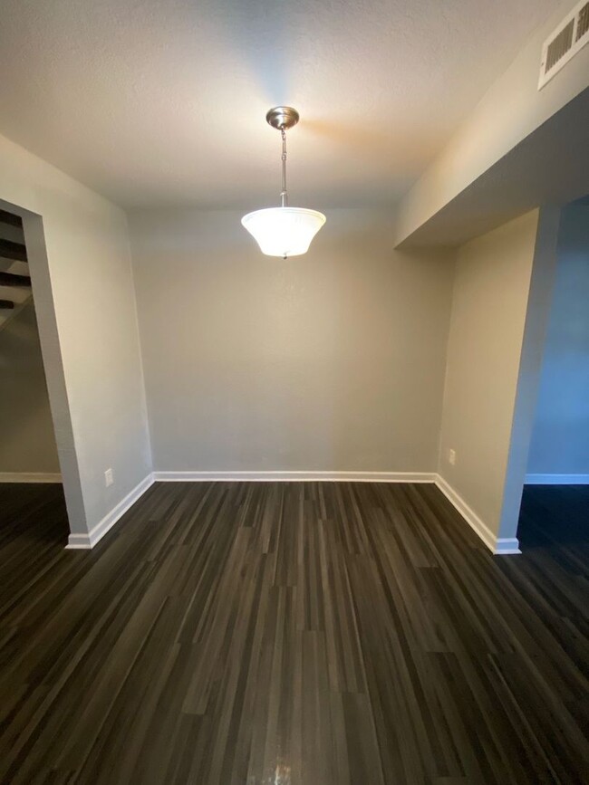 Building Photo - Spacious 3 Bedroom 2.5 Bath Townhome! "ASK...