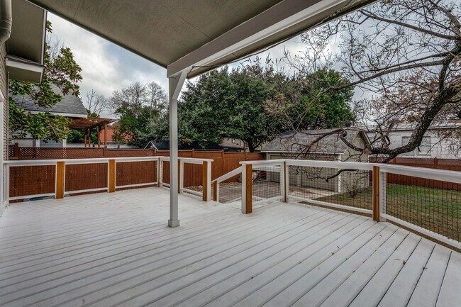 Building Photo - 3-BEDROOM COTTAGE IN ALAMO HEIGHTS