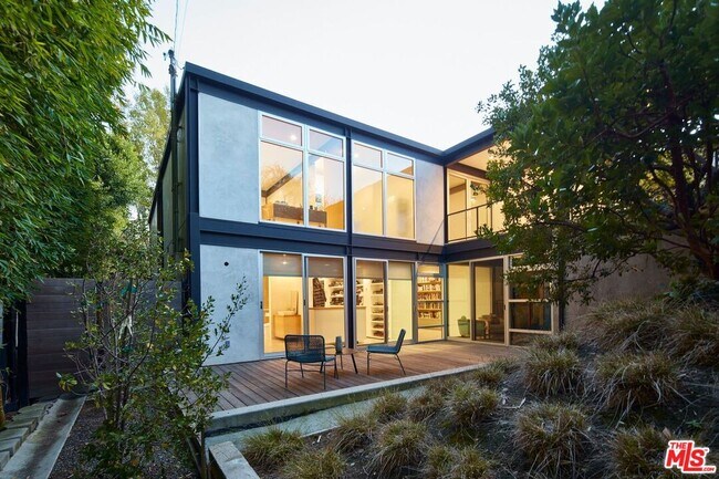 Building Photo - 15960 Alcima Ave
