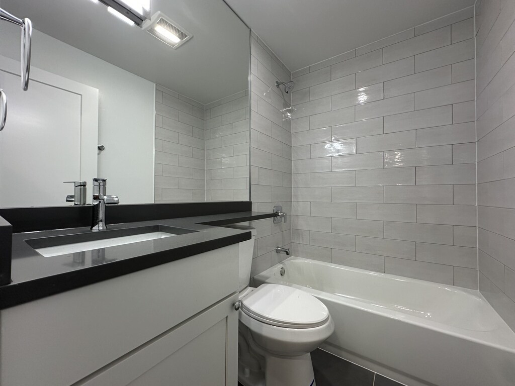 Building Photo - 535 W Aldine Ave