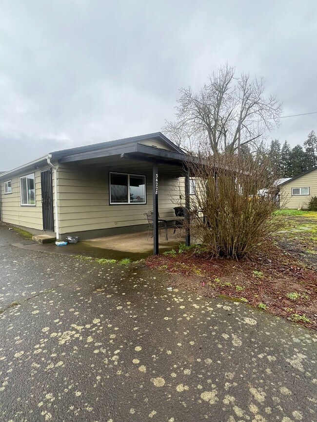 Building Photo - Fully Furnished 1-Bedroom Duplex.