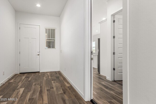 Building Photo - 2968 E Lucky Horseshoe Ln