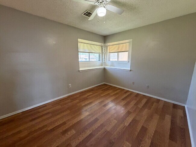 Building Photo - 3 Bed, 2 Bath in Del City