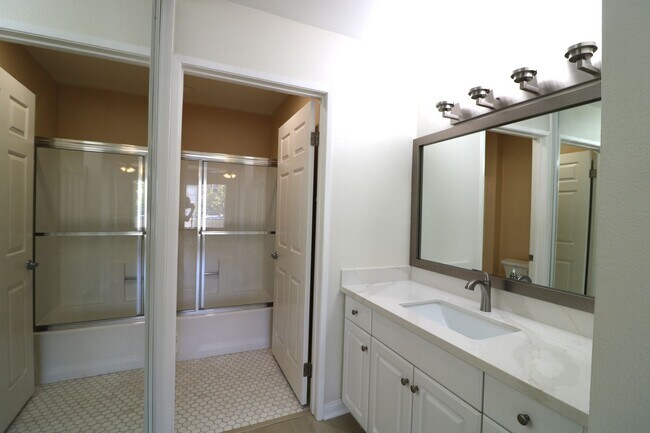 Building Photo - 5545 Canoga Ave