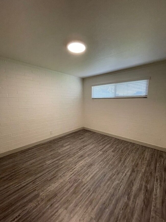 Building Photo - 3031 N 69th Pl