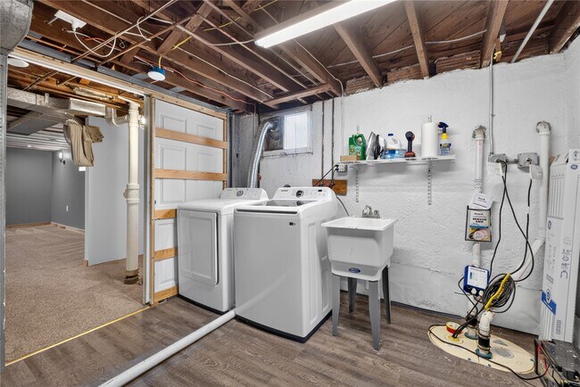 Building Photo - 423 Heman Dr