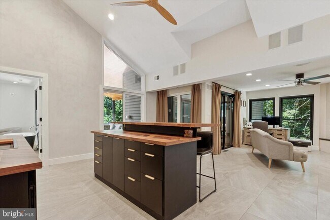 Building Photo - 1220 Valley Rd