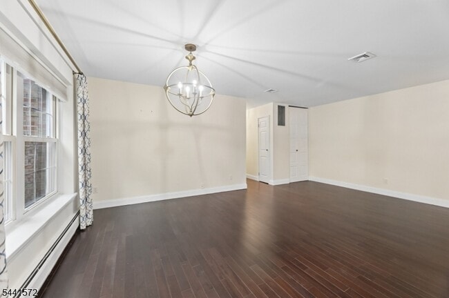 Building Photo - 364 E Ridgewood Ave