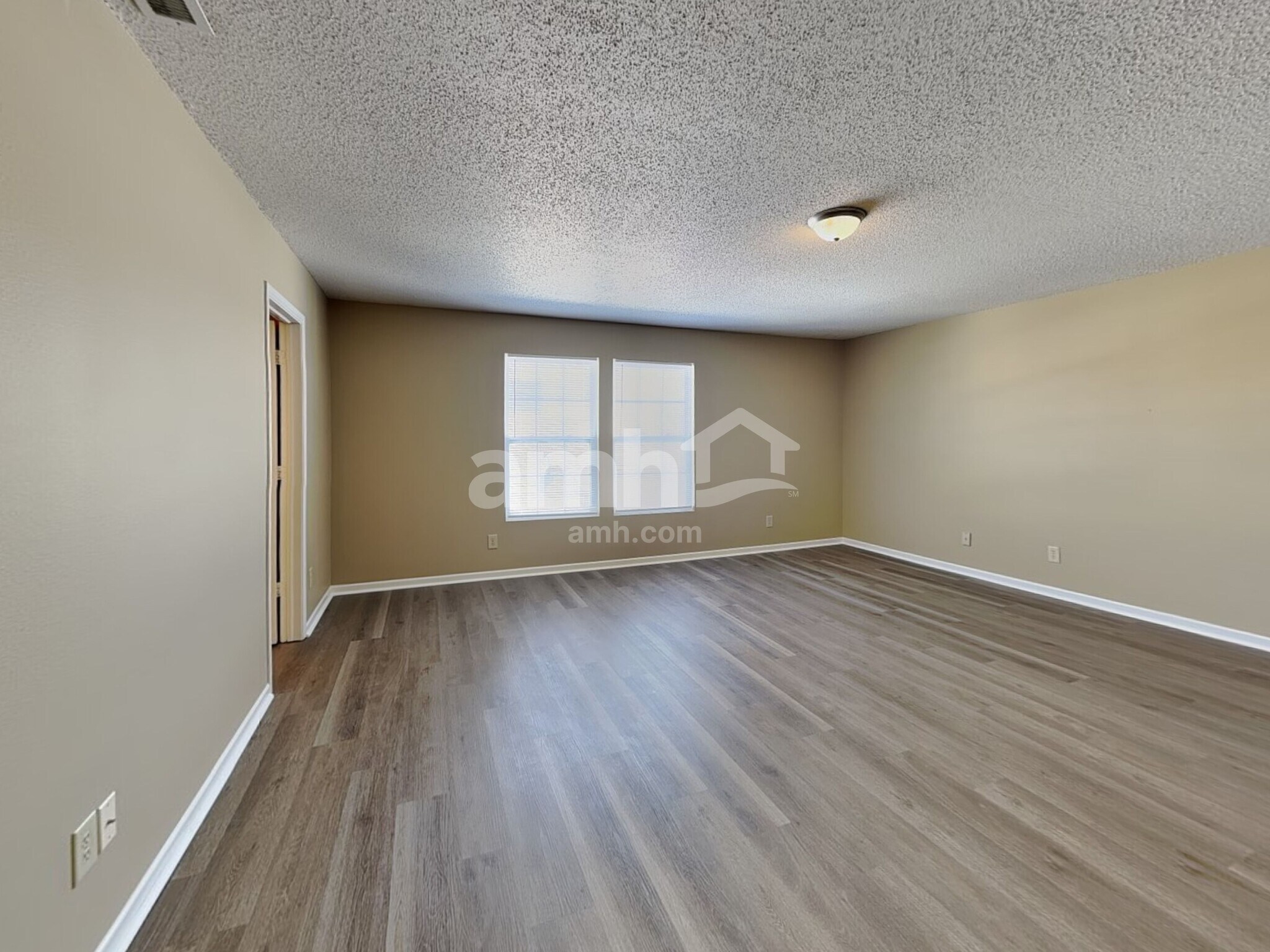 Building Photo - 990 Brookhaven Dr