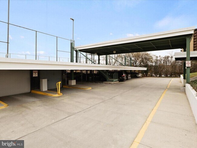 Building Photo - 301 N Beauregard St