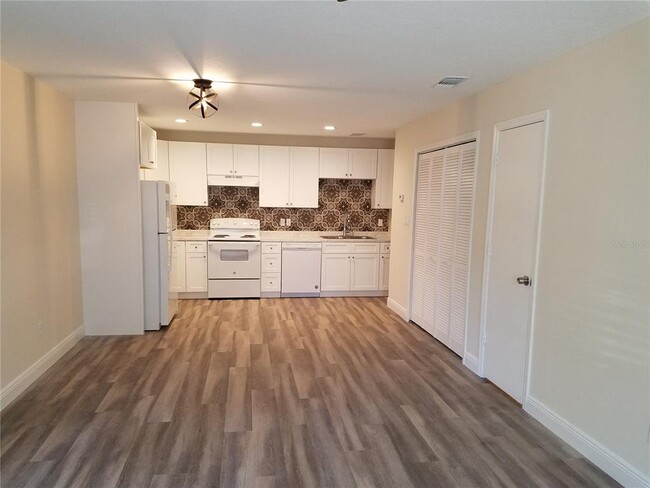 Building Photo - 505 Boxelder Ave
