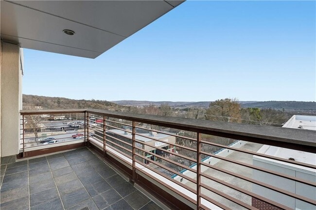 Building Photo - 5 W Mountain St