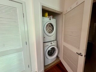 FULL WASHER DRYER - 801 Ash St