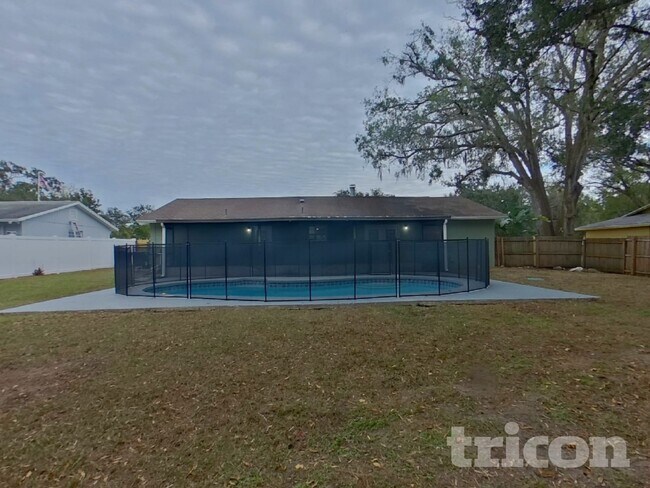 Building Photo - 2218 Village Ct