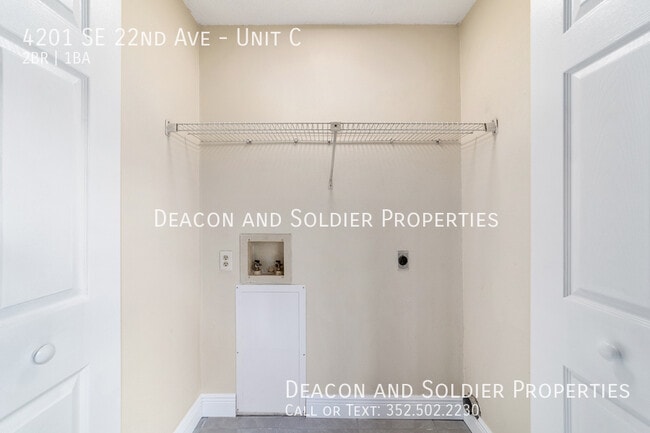 Building Photo - 4201 SE 22nd Ave