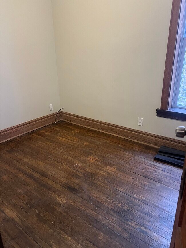 Building Photo - 6525 S Vernon Ave