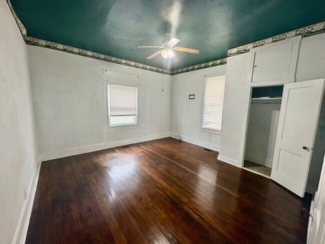 Building Photo - 595 N Washington St