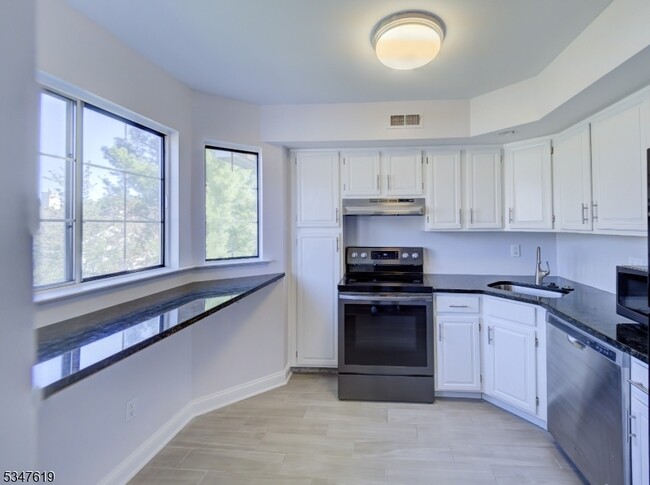 Building Photo - 7 Dunbar Ct