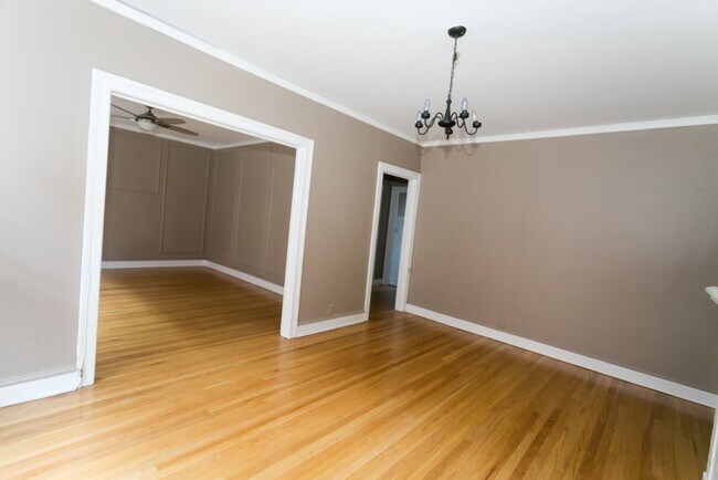 Building Photo - 1322 Oak Ave