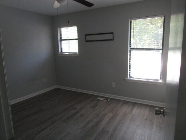 Building Photo - 1960 Gion St