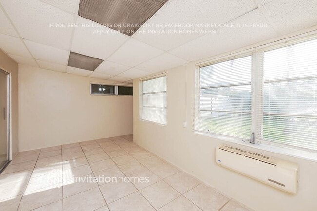 Building Photo - 700 S Rainbow Dr