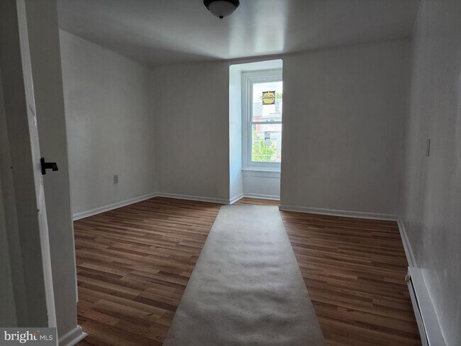 Building Photo - 517 N Elliger St