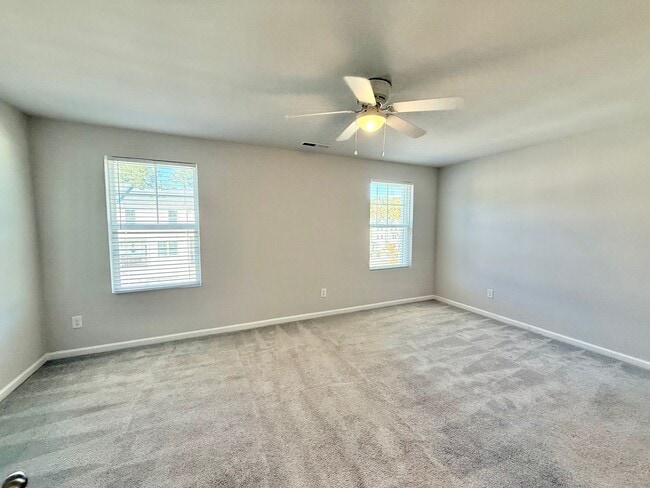 Building Photo - **OFFERING RENT PROMOTION FOR FIRST 6 MONTHS, WAIVED APPLICATION FEES & $200 MOVE IN PROMOTION** ...