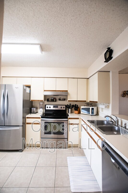 Building Photo - 1000 Cove Cay Dr