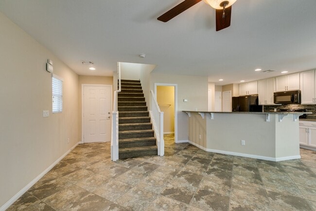 Building Photo - GORGEOUS HOME WITH TONS OF UPGRADES*MOUNTA...