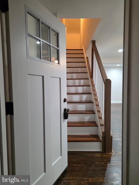 Building Photo - 5927 Leewood Ave