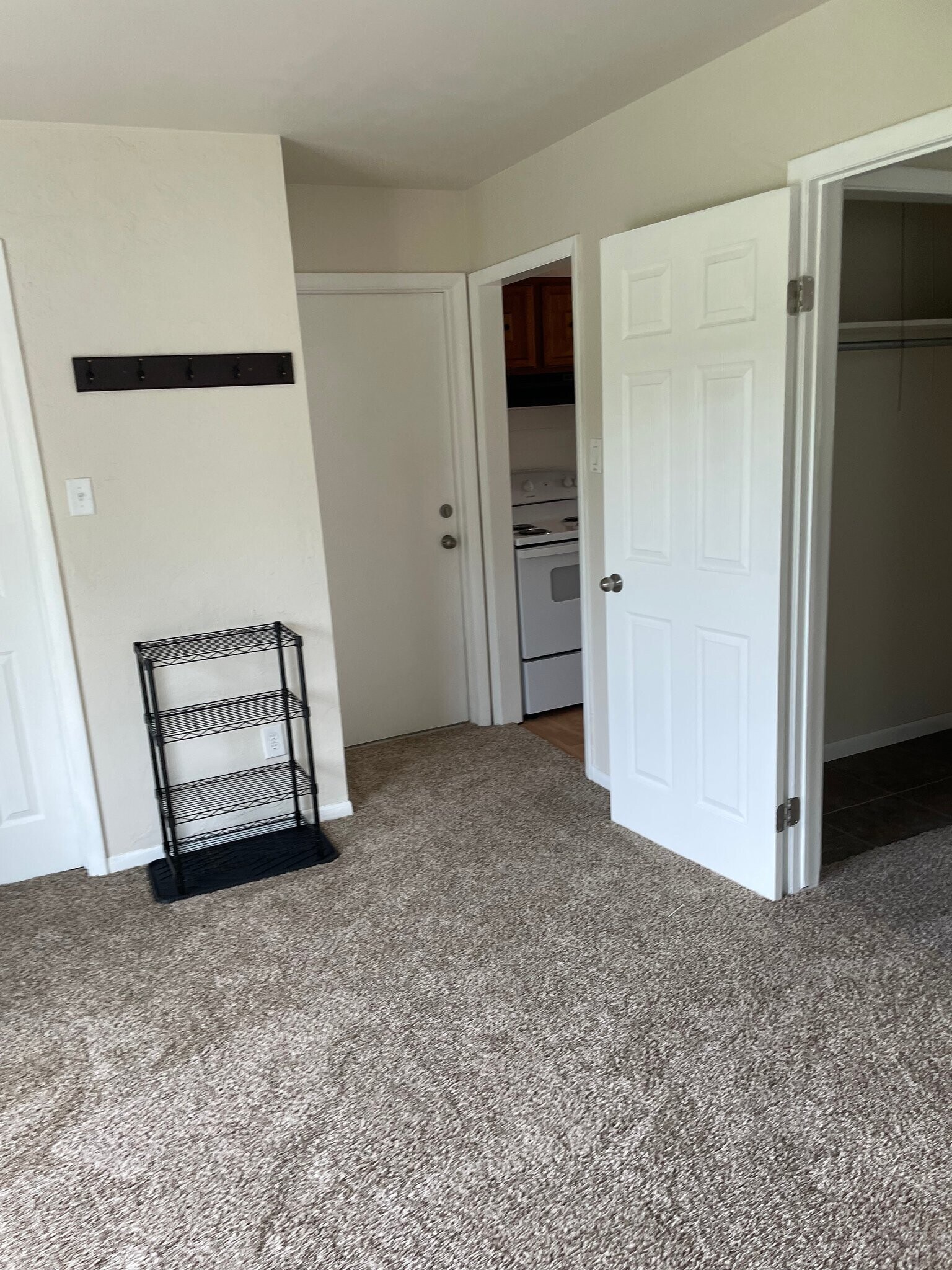 Building Photo - 120 Karen St