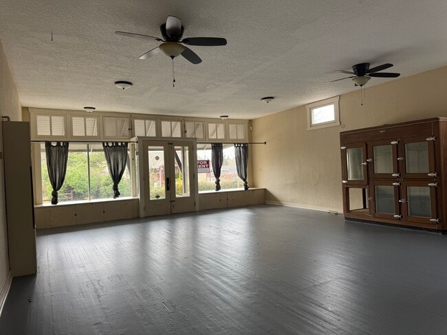 Building Photo - Rare opportunity to lease a versatile mixed-use property in the heart of Milwaukie!