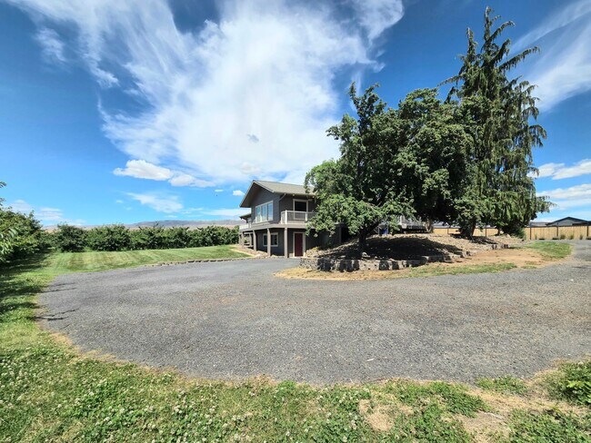 Building Photo - Massive House for Rent on a Cherry Orchard! Rental Options as a 4-bed or as two 2-beds!