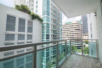 Building Photo - 950 Brickell Bay Dr