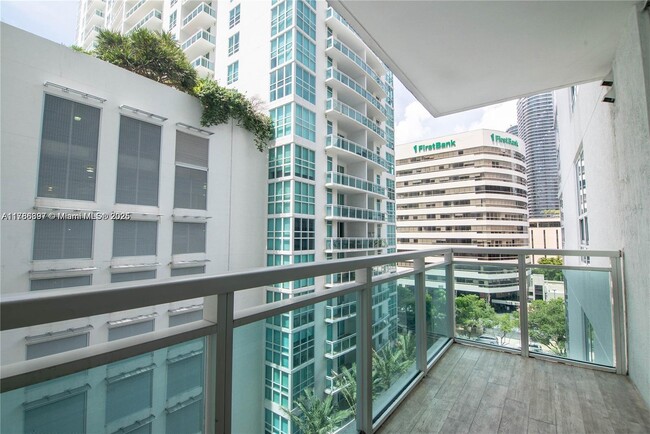 Primary Photo - 950 Brickell Bay Dr