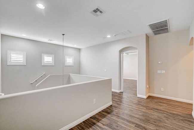 Building Photo - Spacious four bedroom in the Southwest