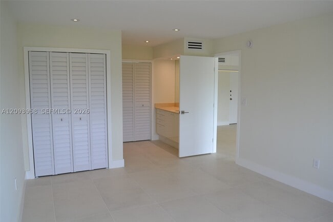 Building Photo - 255 Galen Dr