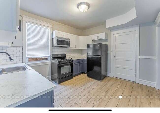 Building Photo - 6241 S Troy St