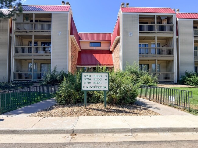 Building Photo - 14740 E Kentucky Dr