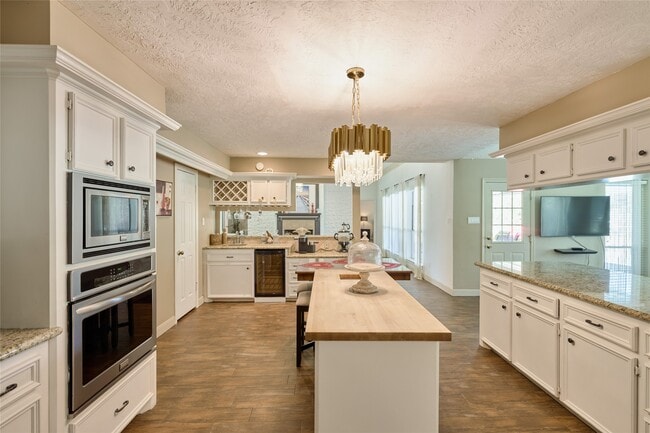 Building Photo - 121 April Waters Dr N