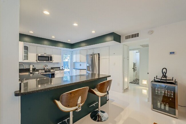 Building Photo - 10610 N 35th St