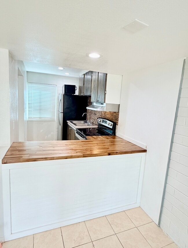 Building Photo - SAGO GARDENS